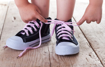 Educatoarea și ”adidașii de firmă”